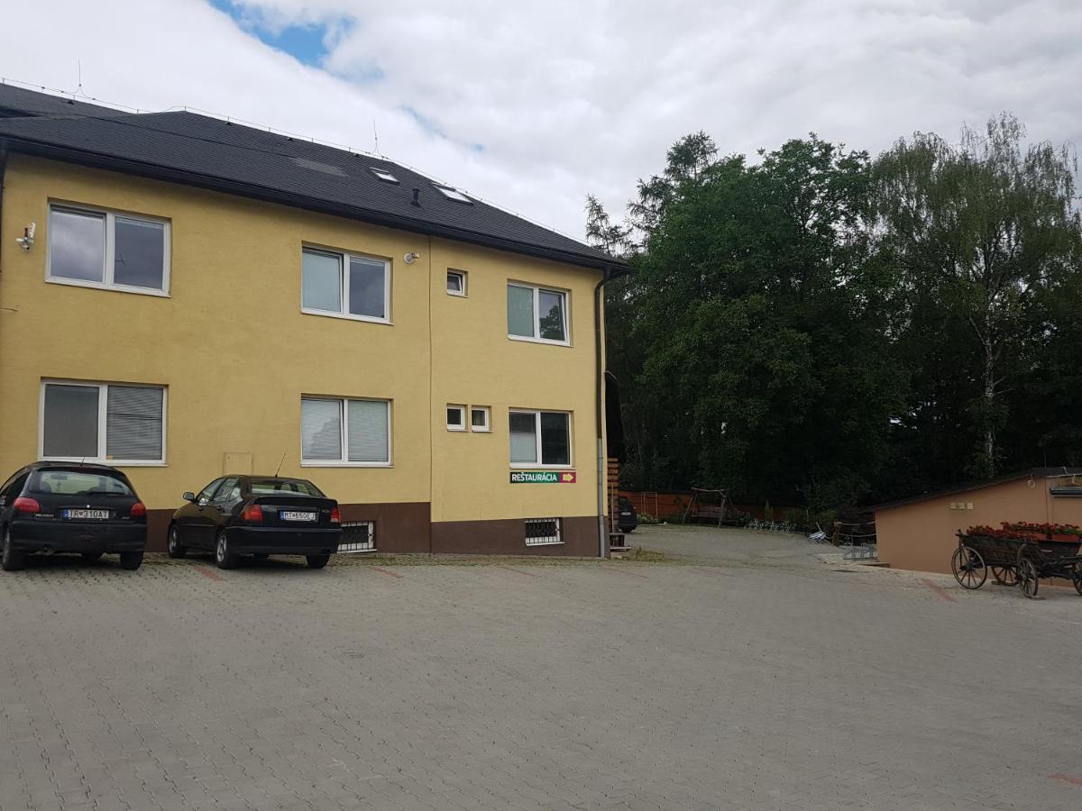 Apartman Centrum V Sukromi Restauracia U Jakuba Martin Exterior photo